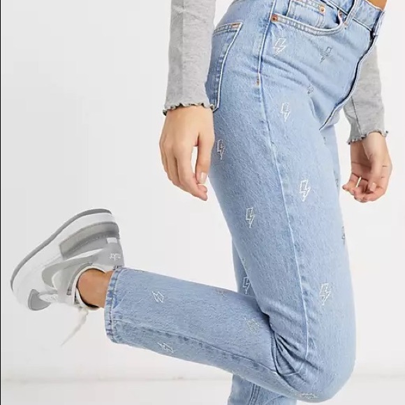 Topshop | Lightning Detail Mom Jeans in Bleach Stone Wash - Picture 1 of 2